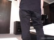 高级酒店瘦小援交女被干的太狠下床逃跑,抓回来绑住手继续爆操,真漂亮！