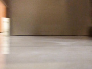 穿溜冰鞋上厕所