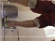 同乐溜冰场高跟漂亮长发美女嘘嘘后用擦逼纸擦皮鞋有点意思