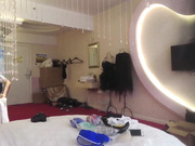 名门夜宴偷拍系列美女模特-邹邹被摄影师套路暗藏摄影机偷拍换衣服