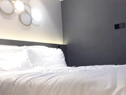 一米七几的九头身高个子女神走T台肯定有气势