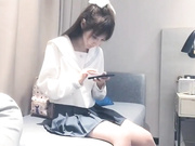 白嫩嫩妹双飞大鸡巴挨边侧入打桩呻吟不断