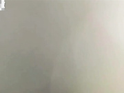 【父女乱伦】禽兽父亲偷偷进入女儿房间，居然把自己女儿操了！