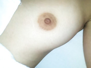 【迷奸精品】猥琐眼镜哥下药迷翻一起出差的美女同事换上黑丝玩弄