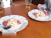 天然日本人熟妇在烹饪中用热射液性交