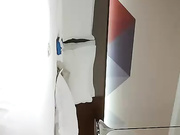 化妆品专卖店的小三被打 衣服都扒奶子都露出来了太暴力 骑着凑 别说还挺漂亮