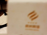 猥琐摄影师找兼职模特私拍下药迷翻玩她的小黑鲍