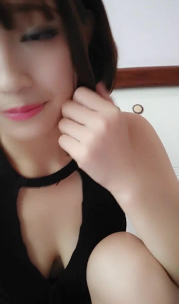 来啊草我，很久没见过这么极品的美乳粉嫩骚逼了没忍住连续撸了4次今晚得搞两瓶营养快线补补