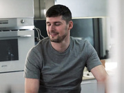 迷人的黑发妮基·福克斯阴部充满激情地敲击