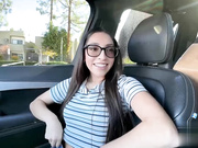 大屁股青少年麦迪逊王尔德在户外和酒店乱搞