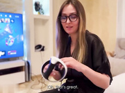 狡猾的继子在虚拟现实中操弄他天真的继母