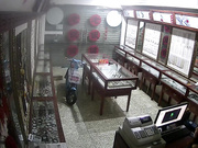 黑客破解商業街老銀鋪首飾店監控偷拍老板娘和老公一塊看黃色電影嗨起在小長凳來一炮 720P高清