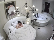 富婆干妈和男小三开房做爱