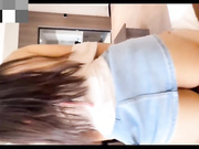 美女业务经理为了完成业绩主动约客户去酒店肏穴，被鸡巴各种玩弄！中国国产微剧情.mp4