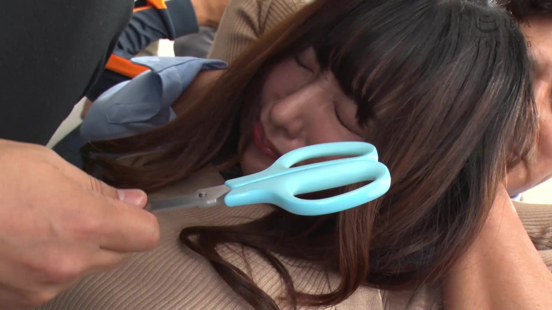 [DRPT-064] 満員電車で羽交い絞めにされ切り裂きマキシワンピの隙間から乳首だけを徹底的に開発されるアヘ顔敏感女 水川潤 - 1of5