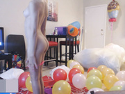 精品推薦 皮膚光滑的美臀靚妞全裸洗浴後客廳沙發上給男友手擼打飛機 呻吟聲不斷 720P原版高清