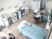 精品推薦 最新流出美容院網絡攝像頭黑客破解拍攝到的年輕美眉來脫毛毛 原版高清