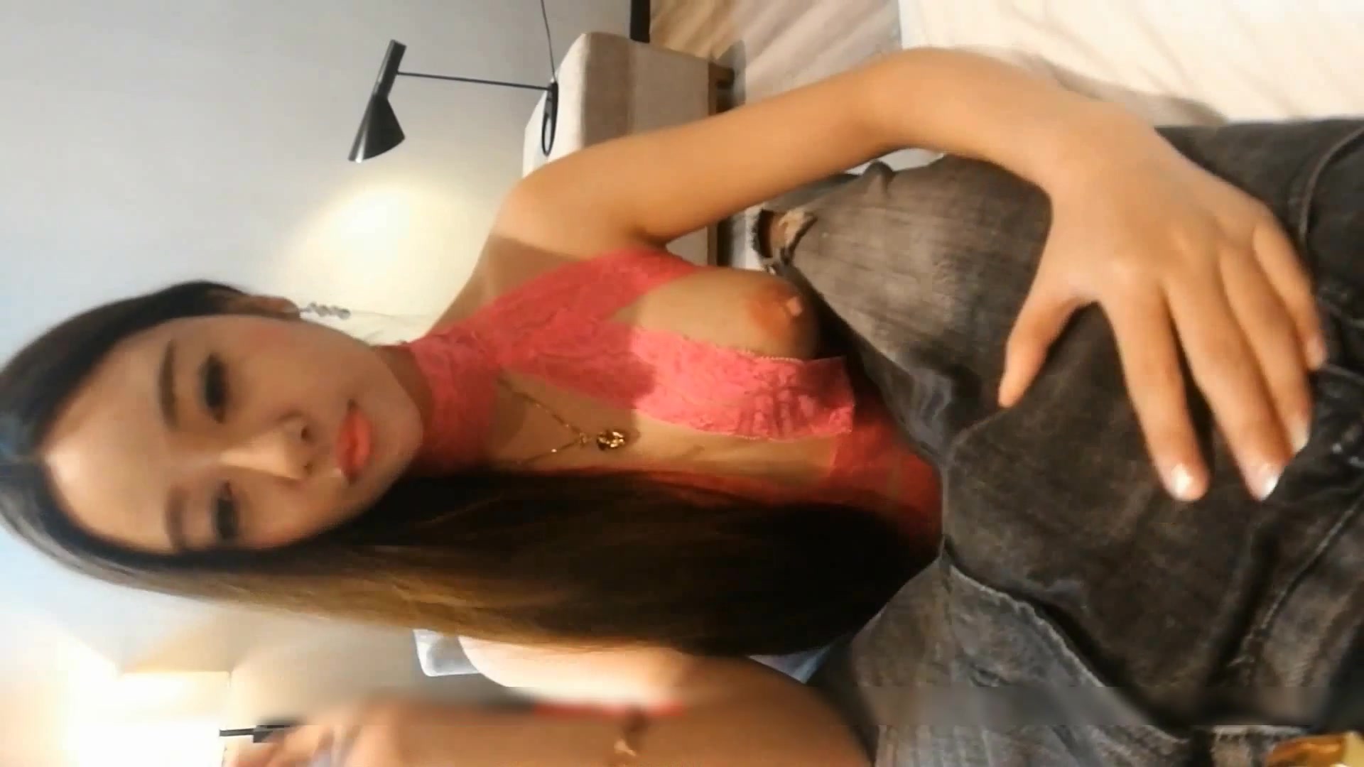 有錢大老板酒店高價約啪網紅極品外圍模特女 身材完美堅挺美乳幹得直晃 太騷了～1080P高清