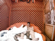 小胖哥真不容易啊隔三岔五要去开房满足剩女上司还好这次没来嗨的