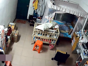 出租屋攝像頭黑客破解拍攝到的剛生完小孩的肥臀小少婦在男人面前換內褲 720P高清