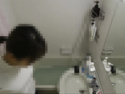 精品推薦 浴室偷裝針孔攝像頭偷拍同居閨蜜女友洗澡 在裏面偷偷自慰壹臉淫騷樣 1080P高清原版