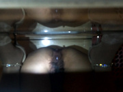 某寫字樓公共衛生間拍攝到的藍裙白絲高跟美艷少婦主編如廁噓噓 兩片肥唇張開露出粉嫩陰蒂誘惑十足 露臉高清