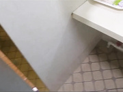 和公司美女同事一起出差酒店開房瘋狂嗨皮 衛生間裏穿著開檔黑絲挑逗翹臀給操 叫床聲給力 國語1080P高清