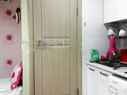 猥瑣眼鏡小夥居家和漂亮大學生短發女友廚房裸體做飯 受不了直接強行插入啪啪 太刺激了 720P高清原版