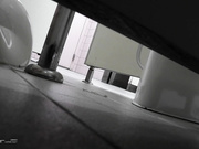 某站最新流出國內商場公共女廁褕拍各式美女少婦如廁 貌似素質得蠻高的 720P高清原版