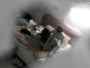 主題酒店稀有房拍攝到的奶子很漂亮的大學生美女與男友開房愛愛 邊玩著手機任憑各種體位猛插 表情銷魂 露臉高清