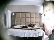 主題酒店鐘點房拍攝到的紋身小夥與沒穿胸罩的巨乳女友開房愛愛 貌似好久沒操了有點猛啊 露臉高清