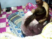 最新流出居家攝像頭黑客破解拍攝到的中年大叔夫妻啪啪過性生活 舔逼逼直插花心爽得嗷嗷大叫 720P高清