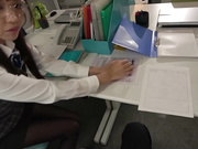 [XVSR-807] 蒸れ蒸れパンティストッキングを履いた美脚OLに興奮して連続射精 木下ひまり 【破解】 - 1of5