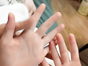 我的母狗妹妹露脸跟小哥开房啪啪直播让狼友看，深喉草嘴无毛白虎逼，让小哥各种体位无套爆草，内射中出真骚