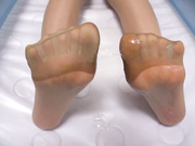 [OKP-061] 神メガネOL なつめ愛莉 眼鏡OLスーツの美脚を包んだ生ナマしいパンストを完全着衣でムレた足裏からつま先を味わい尽くす！【破解】 - 2of5