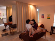 [HNTRZ-020] 【60分2980円健全マッサージ店】 疲れが取れず出張整体も依頼すると、まさかまさかの痴女Jcupセラピストに様変わり 【破解】 - 4of5