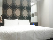 《用利抽插》极品白衣外围女神，美腿黑丝口屌摸穴，骚的很一直喊爸爸，人肉打桩机，逼多要操烂了1080P高清横版_op