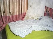 城中村几个有点姿色的姐妹租一间平房改专用炮房提供快餐服务车轮战~嫖客有老有少因长得漂亮所以生意红火02