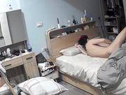 家庭摄像头破解偷拍，同居小情侣激情造爱①，大奶蜂腰女友身材一流，性奋小伙爆肏不停