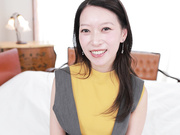 ROE-458 誕生 三雲彩葉 42歳 AV DEBUT 元国際線CA、美しき人妻、一つ二つ三つ雲の上の存在―。 - 1of5