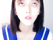 校花女神惨遭蹂躏，全程露脸激情3P伺候两大哥，口交大鸡巴揉奶玩逼，让大哥无套爆草小骚穴，浪叫不止真刺激