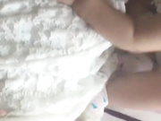 背着老公带着孩子跟情夫偷情，一边被操孩子还在吃奶，这种骚母狗就应该被操死很合理吧