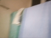 身材一流屁股性感的长发美女出租屋偷偷啪啪时被操的浪叫不止,说：轻点,你好厉害,爽,脚软站不住了!