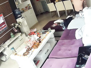 监控实拍情侣在公寓里准备啪啪，