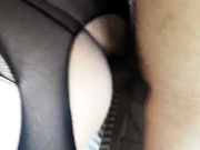 96年清纯小美女为了几百元穿着黑丝开档情趣服被大鸡巴哥狠狠的狂干,没带套就直接插入,毛多性欲旺盛操起来真爽!