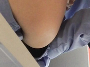 终于偷拍到车间女神WC了，雪白的大屁股，激动的双手颤抖