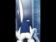 女主播网吧大胆激情啪啪 勾引楞青小伙在大厅拔下裤子就吹受不了拉到厕所就操