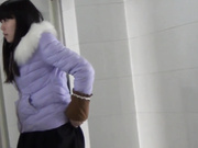 坐盗市最新流出潜入艺术学院TP第26季羽绒服妹子貌似不错