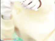 没长几根毛的吃货女主播和小车司机湖边准备野战特殊原因没有成事