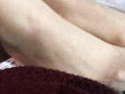 某大学学长带着性感丝袜短裙小师妹酒店啪啪,开始害羞不怎么玩,把逼逼摸出水后,隔着内裤插了进去,极品骨感美女!